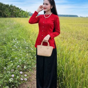 Áo Bà Ba Gấm Vân Đá Cài Nút Cổ Tim – Đỏ Đô