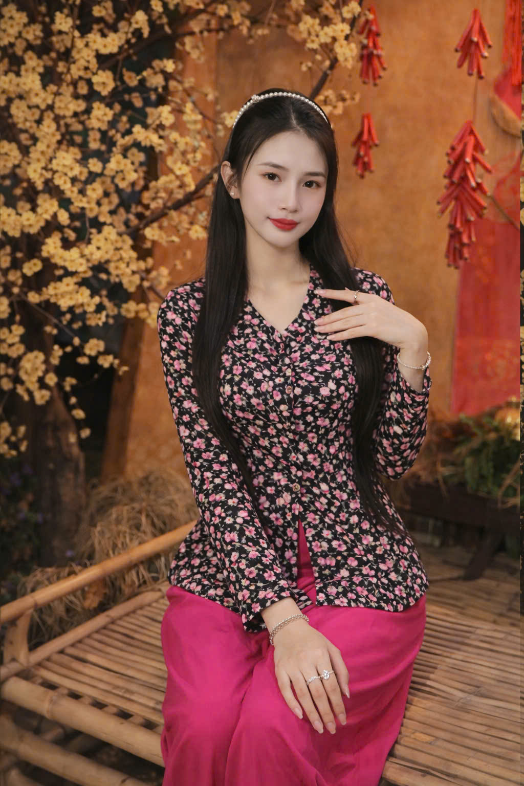 Áo Bà Lụa Hoa Nhí Cài Nút Cổ Tim