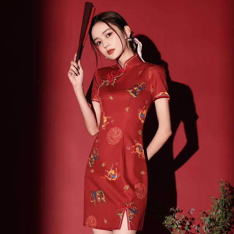 Sườn Xám Đỏ Họa Tiết Kiêu Sa