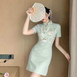 Sườn Xám Xanh Nhạt Thêu Hoa Dịu Dàng Thanh Tao - NA07