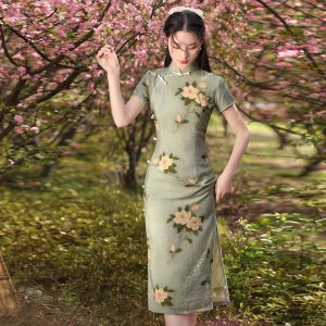 Thanh Hoa Ngọc Chi – Sườn Xám Hoạ Tiết Cành Hoa