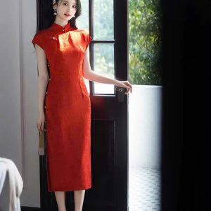 Hồng Ngọc Cẩm Tú – Sườn Xám Đỏ Cam Nút Ngọc
