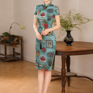 Sườn Xám Xanh Ngọc Họa Tiết Hoa Cổ Điển – Thanh Lịch & Nữ Tính